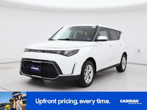 White 2025 Kia Soul LX