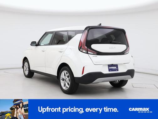 White 2025 Kia Soul LX