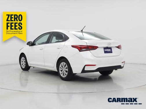 White 2022 Hyundai Accent SE