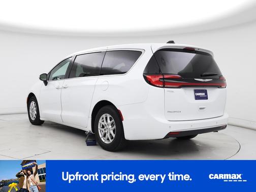 White 2023 Chrysler Pacifica Touring L