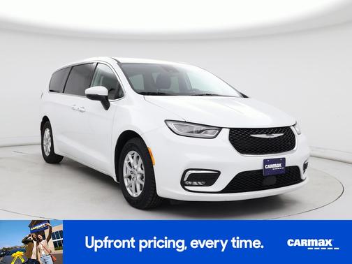 White 2023 Chrysler Pacifica Touring L