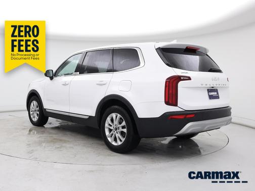 White 2022 Kia Telluride LX
