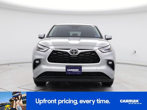 Silver 2023 Toyota Highlander LE