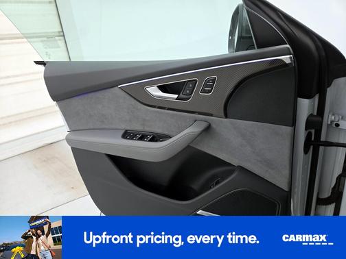 White 2023 Audi SQ8 Prestige