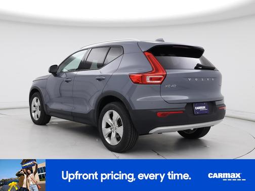 Blue 2020 Volvo XC40 T5 Momentum