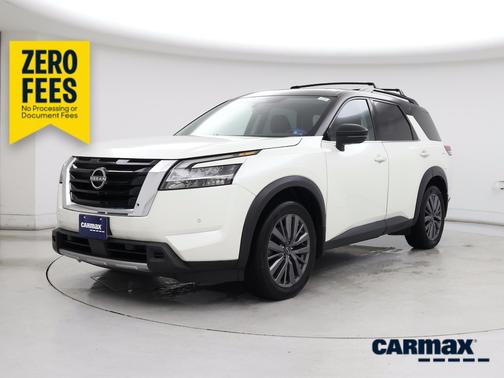 White 2023 Nissan Pathfinder SL