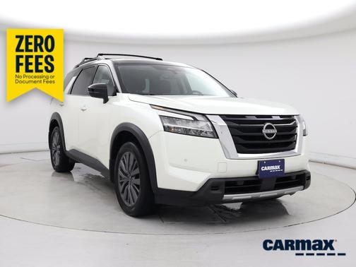 White 2023 Nissan Pathfinder SL