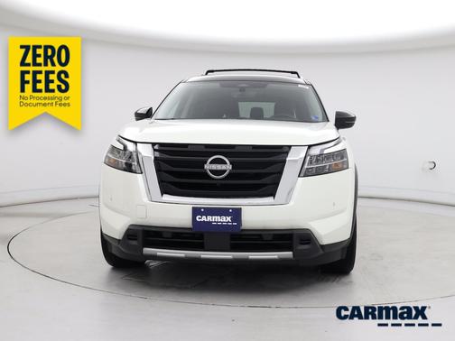White 2023 Nissan Pathfinder SL