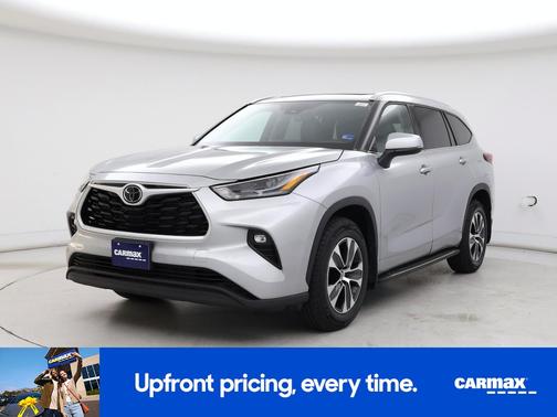 Silver 2022 Toyota Highlander XLE