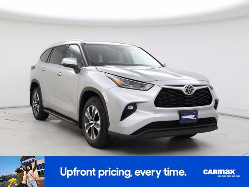 Silver 2022 Toyota Highlander XLE