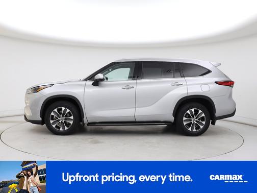 Silver 2022 Toyota Highlander XLE