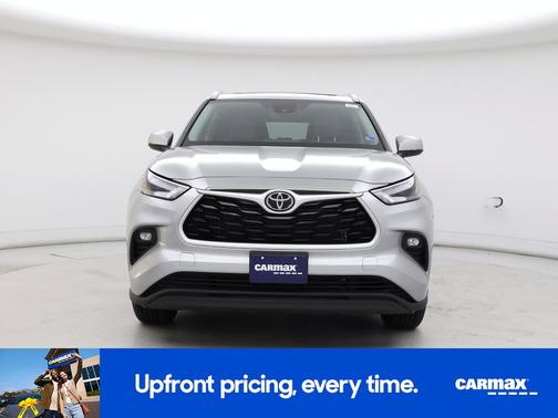 Silver 2022 Toyota Highlander XLE