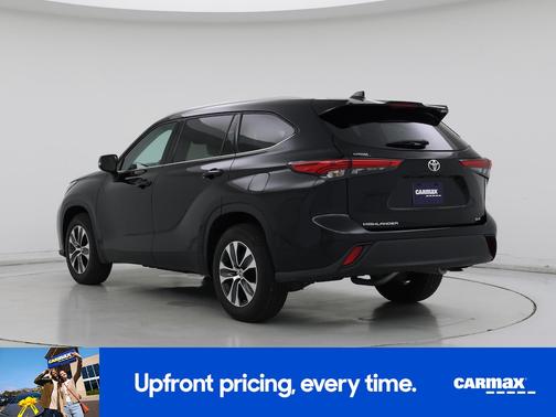 Black 2022 Toyota Highlander XLE