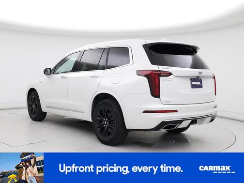 White 2023 Cadillac XT6 Luxury