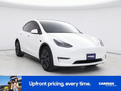 White 2024 Tesla Model Y Long Range