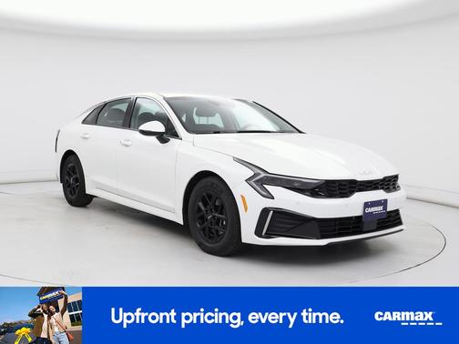 White 2025 Kia K5 LXS
