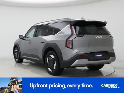 Gray 2024 Kia EV9 Wind