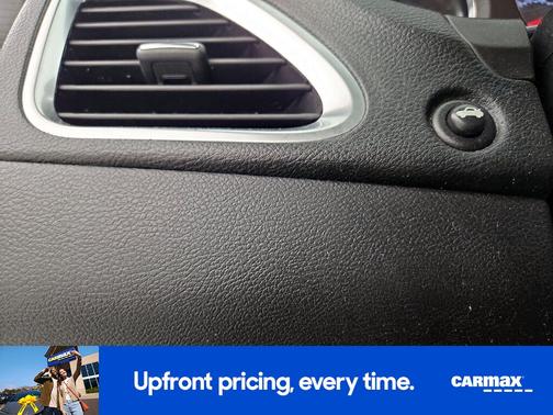 White 2014 Dodge Avenger SE