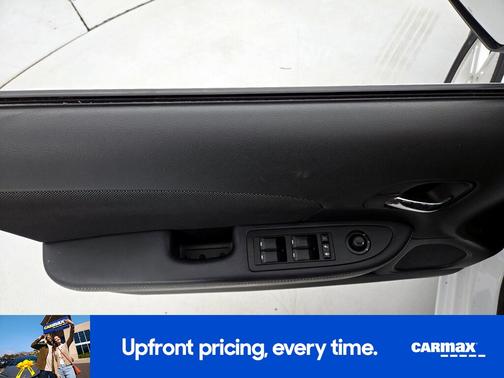 White 2014 Dodge Avenger SE