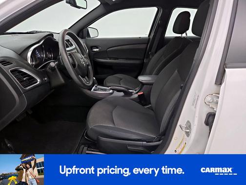 White 2014 Dodge Avenger SE