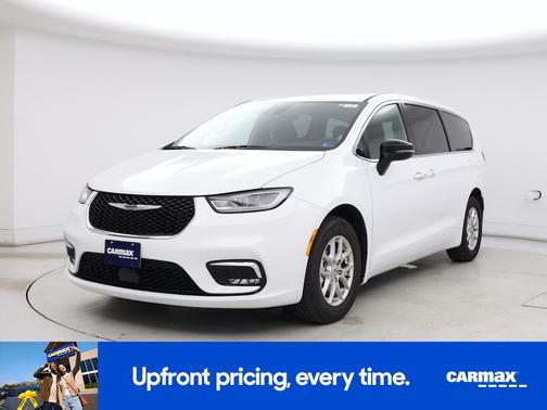 White 2025 Chrysler Pacifica Select