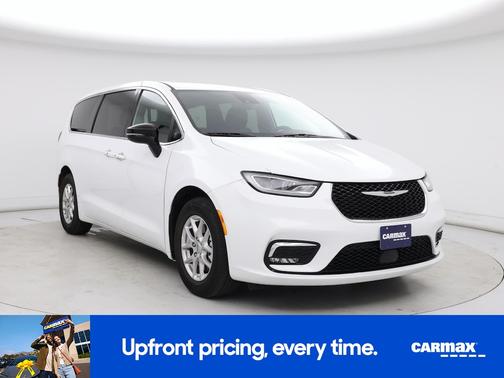 White 2025 Chrysler Pacifica Select