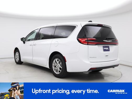 White 2025 Chrysler Pacifica Select