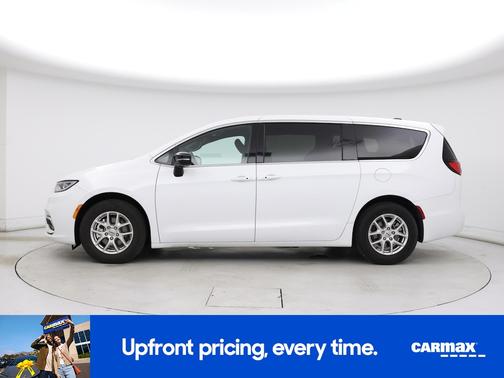 White 2025 Chrysler Pacifica Select