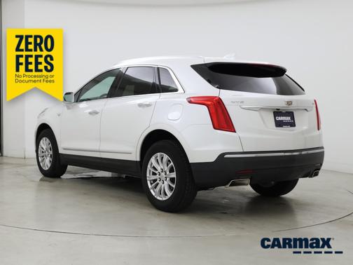 White 2017 Cadillac XT5