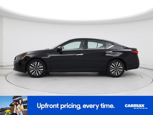 Black 2023 Nissan Altima SV