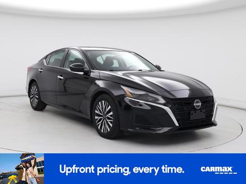 Black 2023 Nissan Altima SV