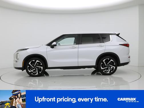 White 2024 Mitsubishi Outlander SE