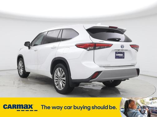 2022 Toyota Highlander Hybrid Platinum
