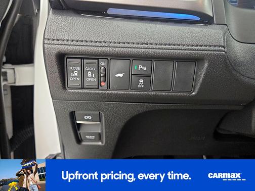 White 2025 Honda Odyssey Touring