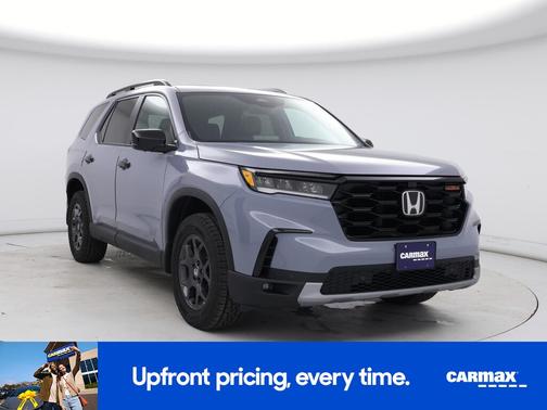 Gray 2025 Honda Pilot Trailsport