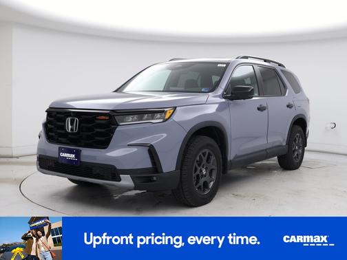 Gray 2025 Honda Pilot Trailsport