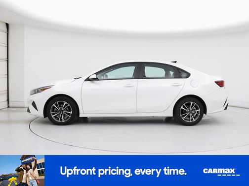 White 2023 Kia Forte LXS