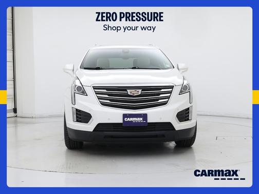 White 2019 Cadillac XT5 Luxury