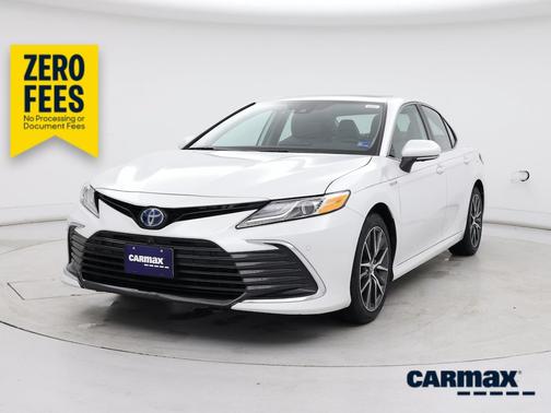 White 2021 Toyota Camry Hybrid XLE