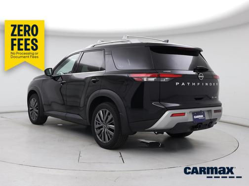 Black 2022 Nissan Pathfinder SL