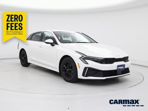 White 2025 Kia K5 LXS