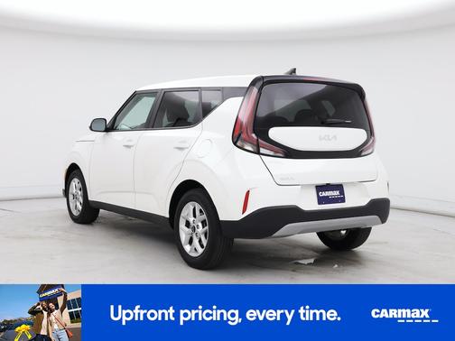 White 2025 Kia Soul LX