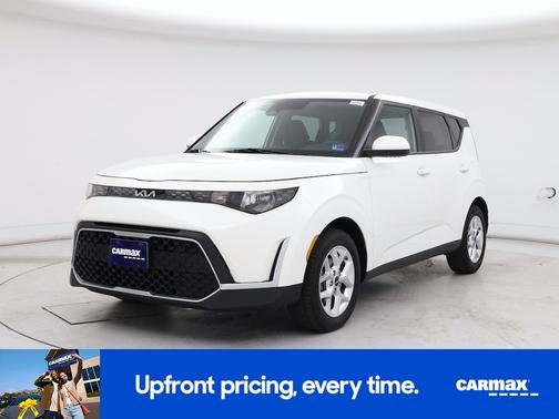 White 2025 Kia Soul LX