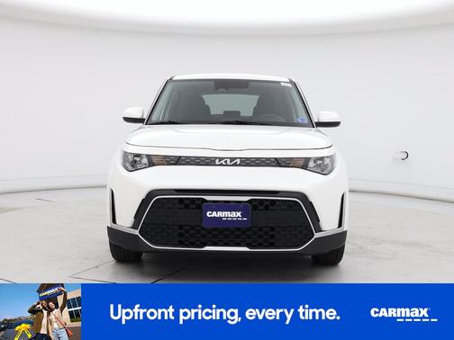 White 2025 Kia Soul LX