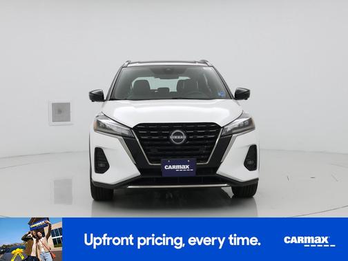 White 2023 Nissan Kicks SR