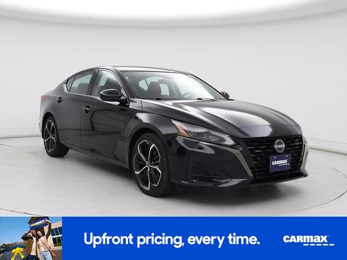 Black 2023 Nissan Altima SR