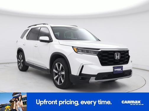 White 2025 Honda Pilot Touring