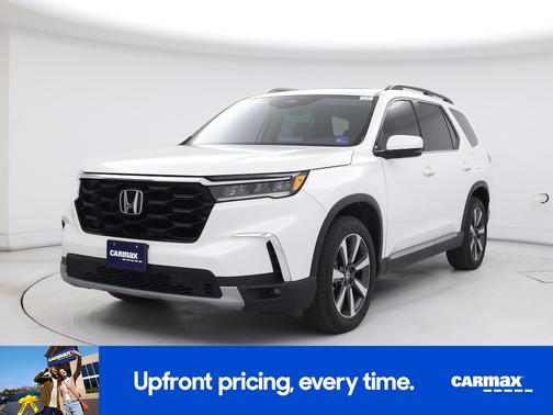 White 2025 Honda Pilot Touring