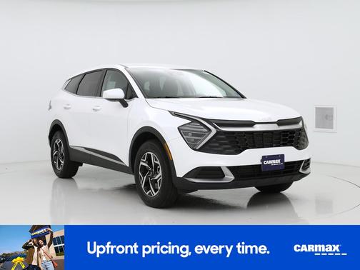 White 2025 Kia Sportage LX