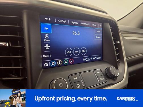 White 2023 GMC Acadia SLT